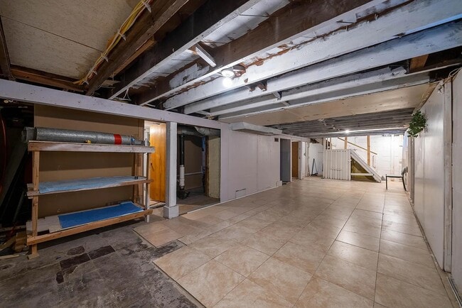 Building Photo - 411 Voorhis St