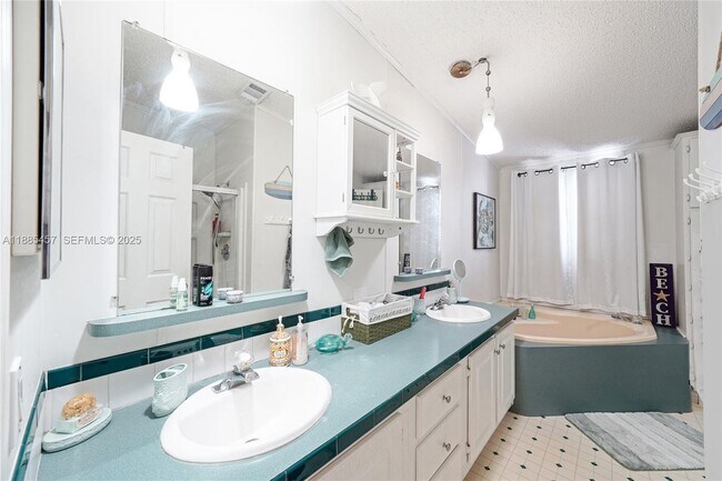 Building Photo - 945 Plantation Rd