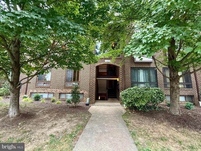 Building Photo - 122 Roberts Ln