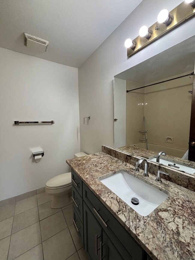 Building Photo - 4080 N Parkside Dr