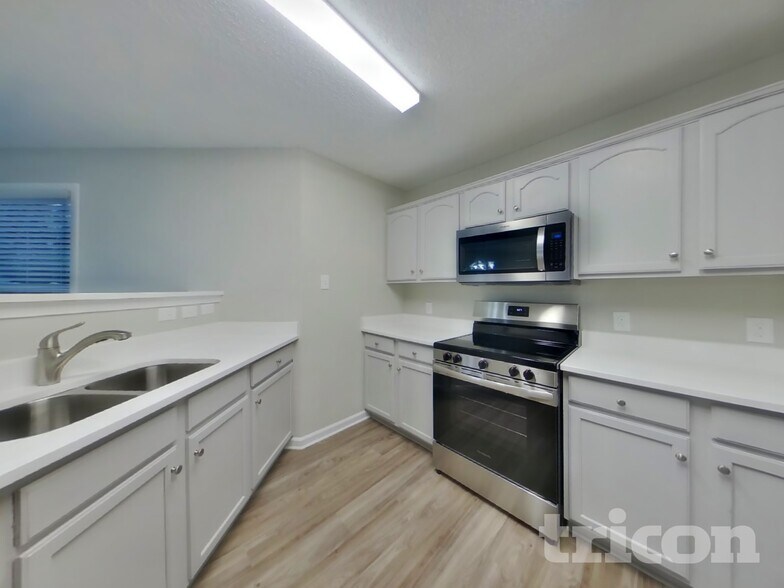 Building Photo - 14239 Hartwell Farm Dr