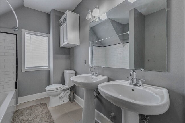 Building Photo - 2410 Cleburne St