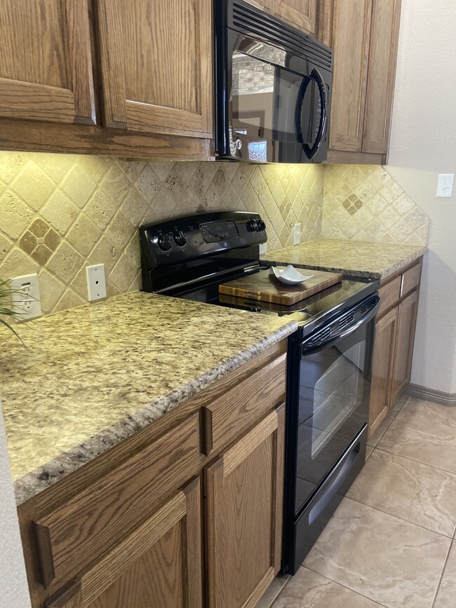 Building Photo - 4007 Salt Fork Dr