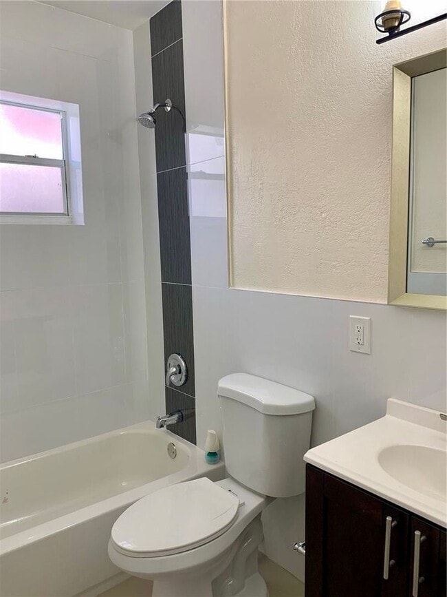 Building Photo - 521 NE 62nd St