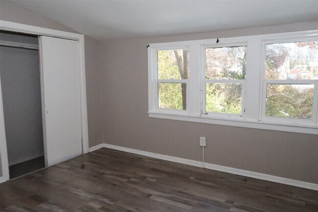 Building Photo - 5460 Hamilton Ave