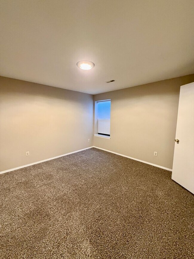 Building Photo - Andover Twin Home!