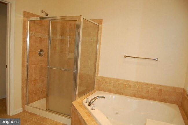 Building Photo - 12699 Lakeside Ct