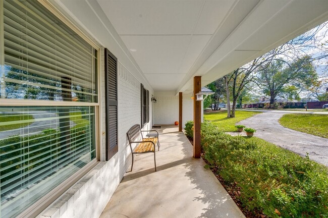 Building Photo - 215 Perryman Rd