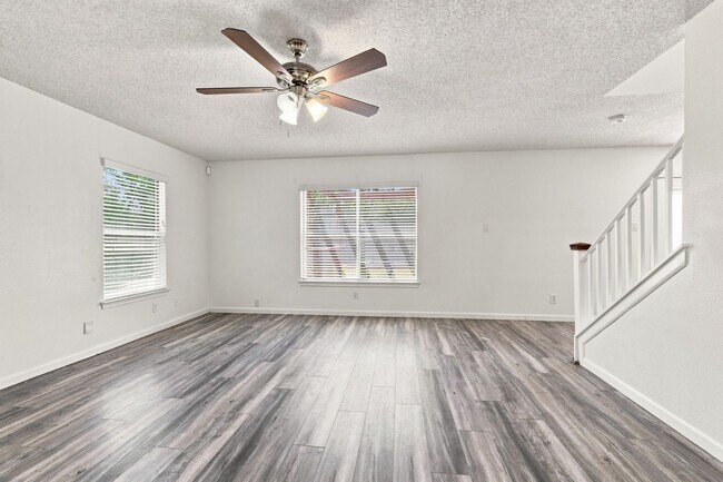 Building Photo - 8018 Chestnut Bluff Dr
