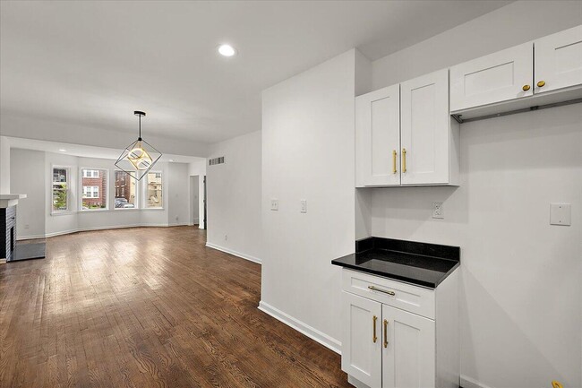 Building Photo - 2477 Hazelwood St