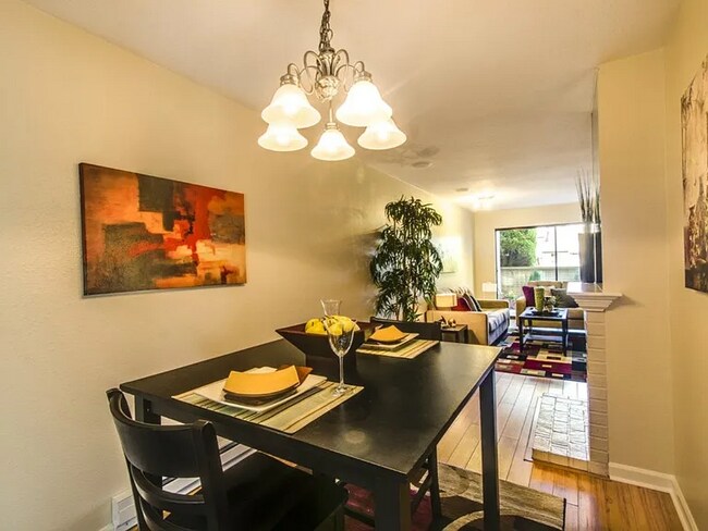 Building Photo - Welcome to this charming townhouse