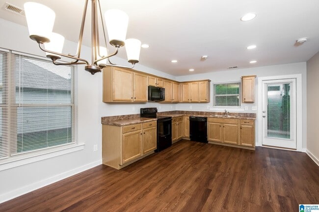 Building Photo - 875 Maple Trce