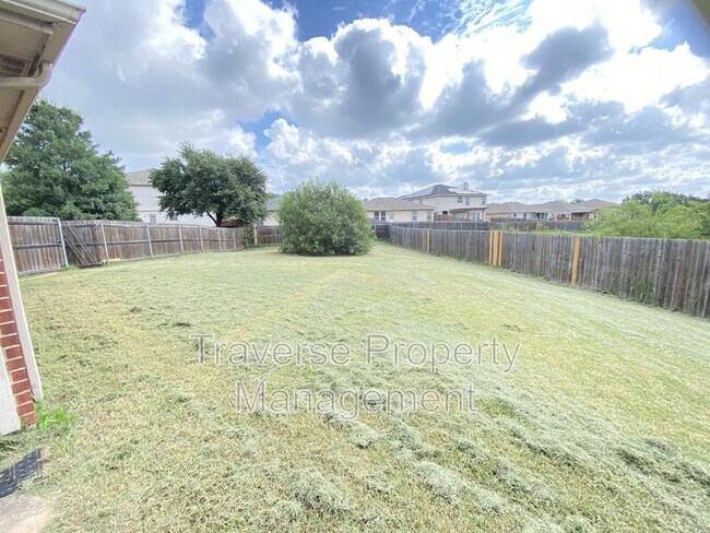 Building Photo - 8016 Meadow View Tr