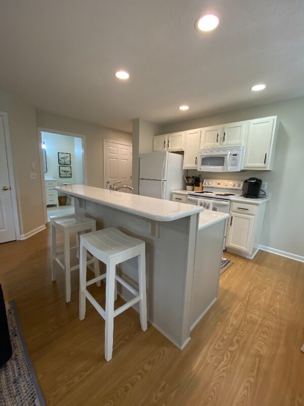 Building Photo - 3350 Club Villas Dr