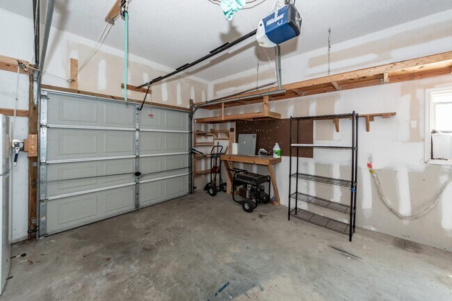 Building Photo - 765 Leafwood Rd