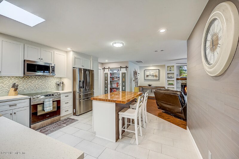 Building Photo - 5556 Floral Ave