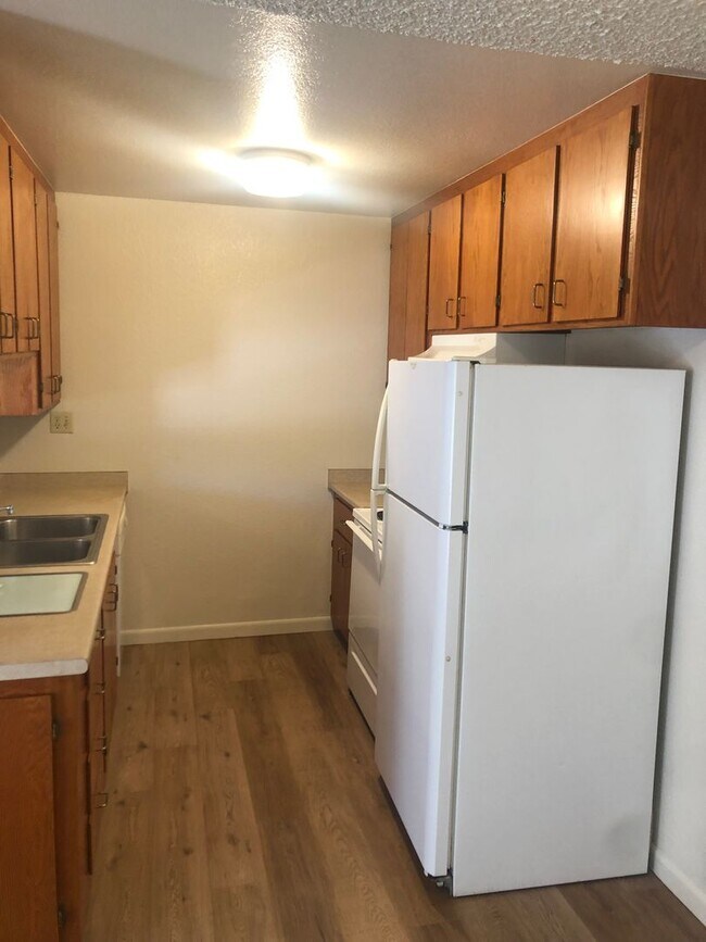 Building Photo - 2512 Standiford Ave