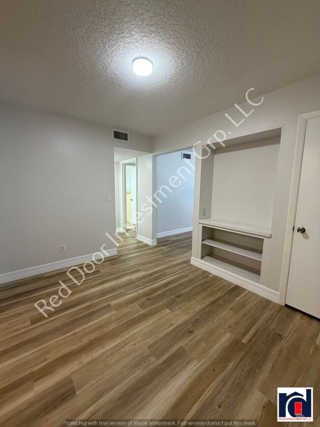 Building Photo - **MOVE IN SPECIAL** Renovated Spacious 2/2~w/All-in One Washer/Dryer & New AC~Deland