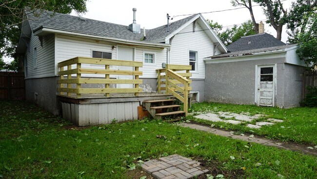 Building Photo - Charming Fully Remodeled Home with 4 Garage Stalls & Park Access in Central Minot