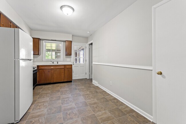 Building Photo - 2125 Talisman Rd