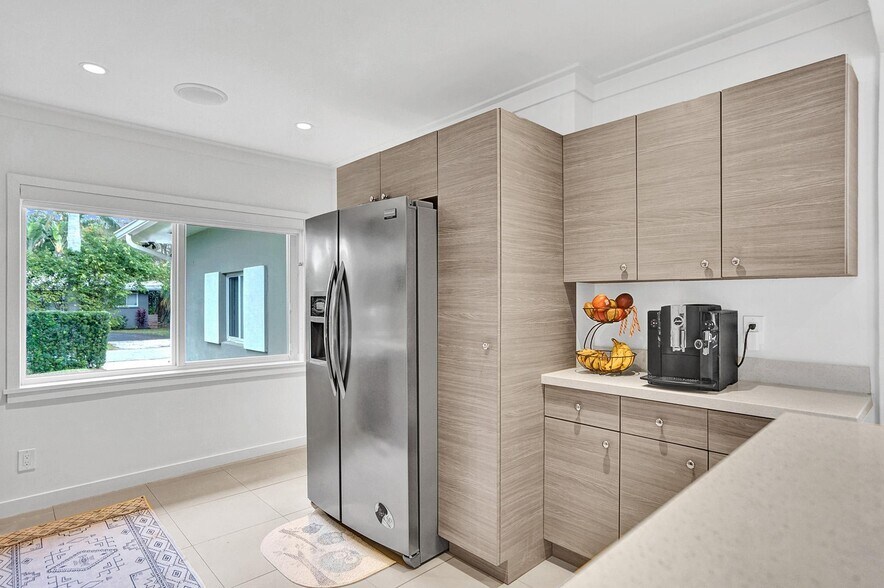 Building Photo - 11425 NE 3rd Ave