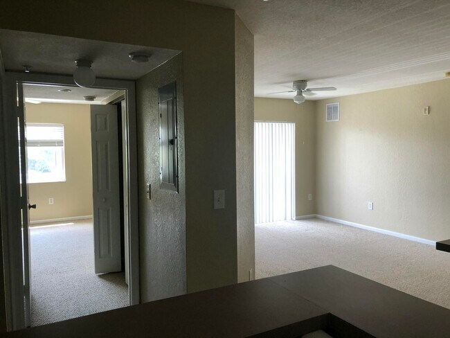 Building Photo - 181 SW Palm Dr