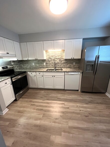 Kitchen - 1035 Willow Green Dr