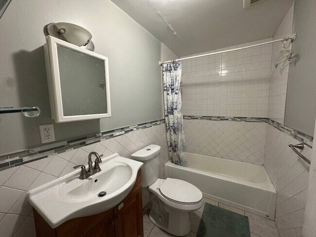 Building Photo - 374 Van Brunt St