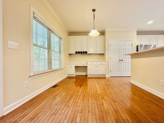 Building Photo - 5 BD, 4 BA Beautiful Wakefield Home