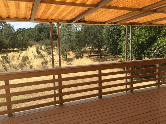 Building Photo - West Redding Home