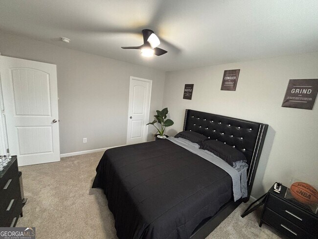 Building Photo - 518 Tulip Ln