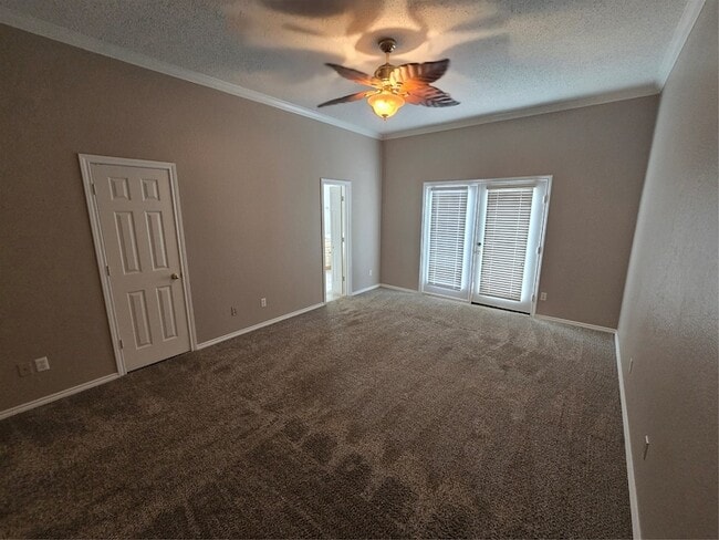 Building Photo - 2609 Classic Ct E