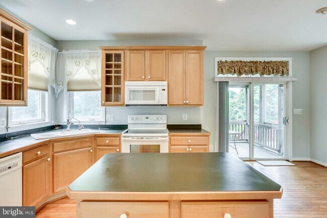 Building Photo - 26161 Rachel Hill Dr