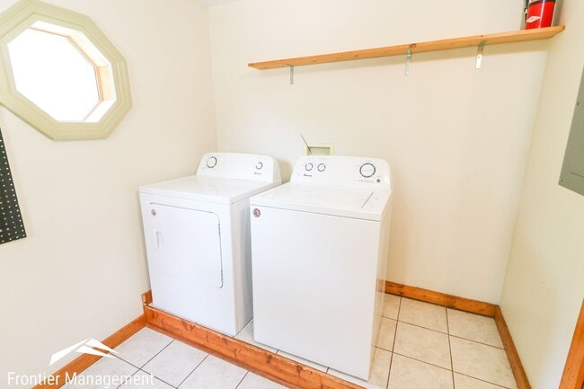 Building Photo - 931 Osage St