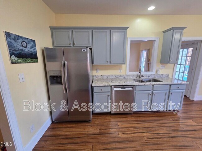 Building Photo - 143 Rawhide Dr