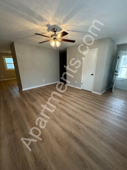 Building Photo - 5357 Valina Dr