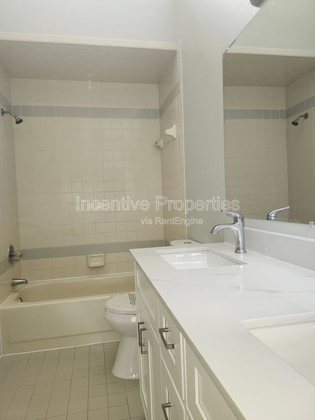 Building Photo - 310 Mayfair Pl SW