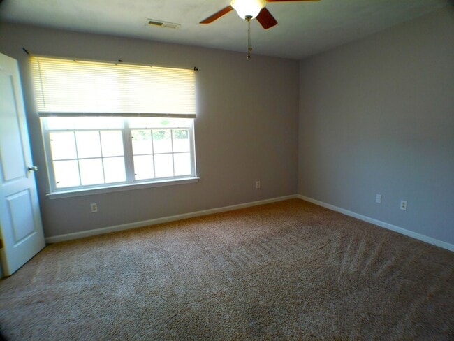 Building Photo - Gorgeous 3 bed 2.5 bath single-family home...