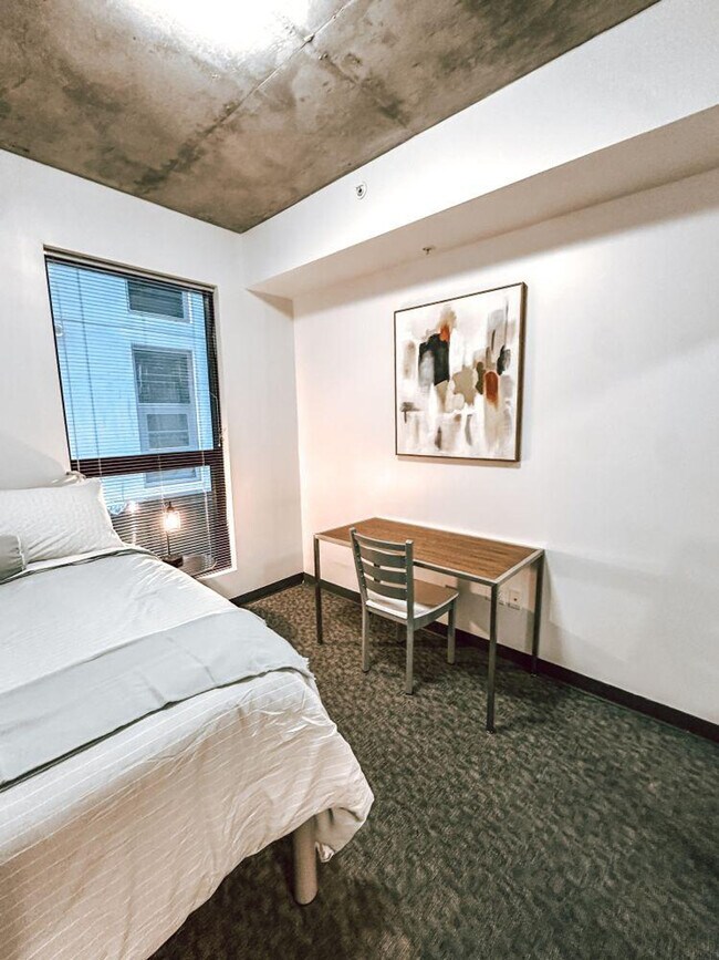 Building Photo - 1031 N Park Ave