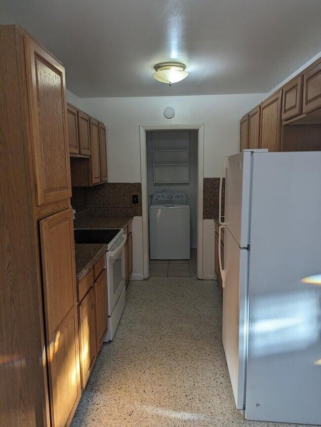 Building Photo - 1156 W 26th St