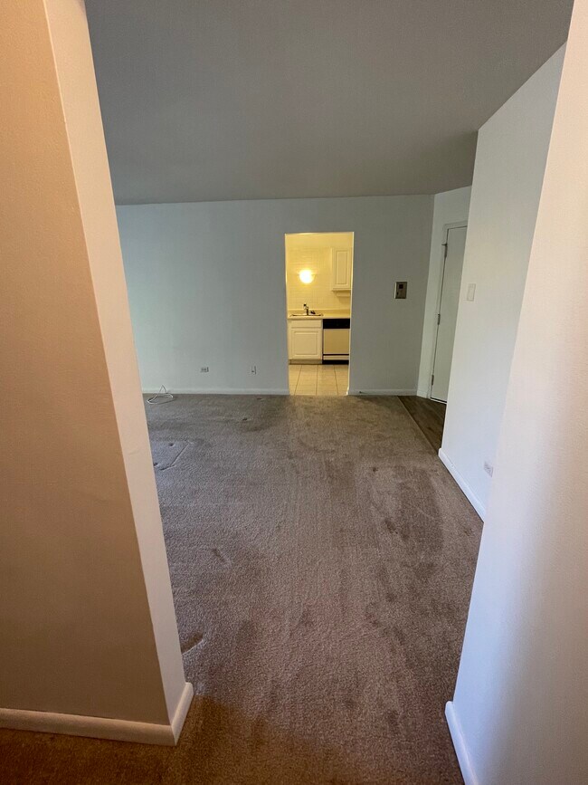 Building Photo - 920 Ridge Square