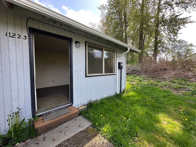 Building Photo - Remodeled & Modern Living in a Vibrant Tac...
