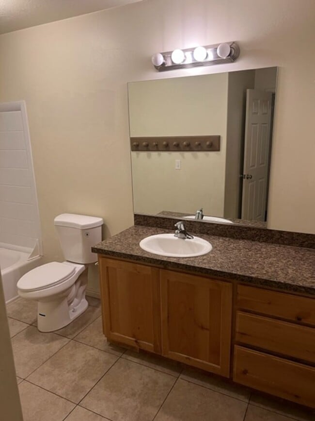 Building Photo - 4642 S 1900 W