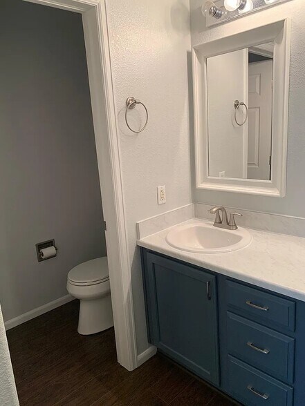 Building Photo - 1520 S Florence Way