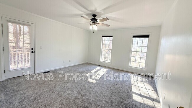 Building Photo - 3395 Woodlake Ln