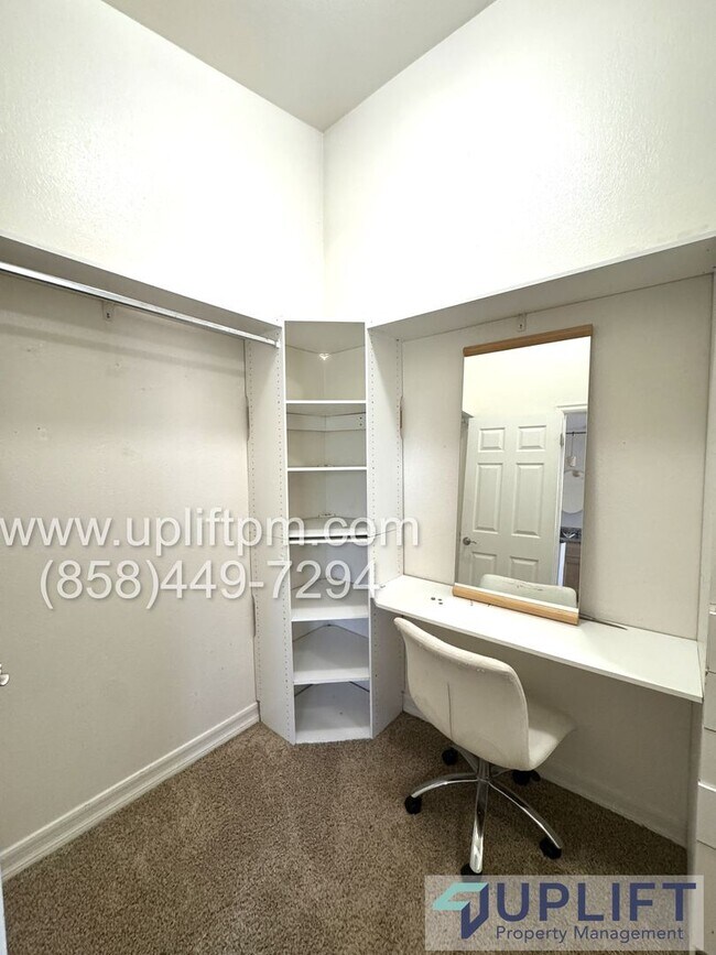 Building Photo - Gated Community Canyon Lake - Large 3 bedr...