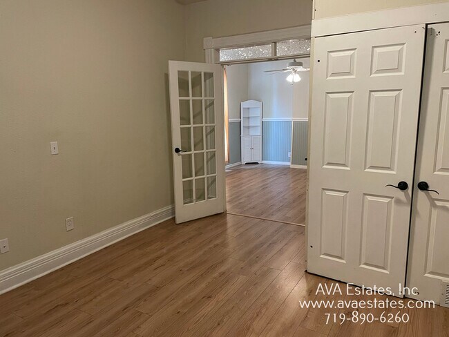 Building Photo - 516 W 9th St