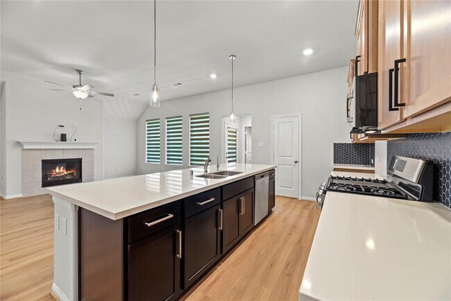 Building Photo - 839 Sarasota Shore Dr