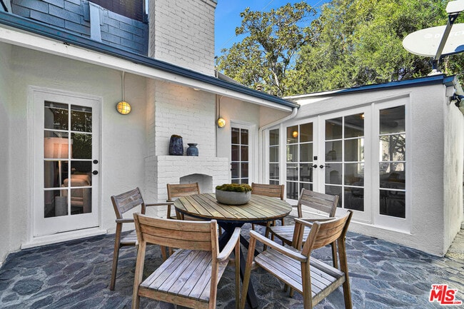 Building Photo - 560 Croft Ave