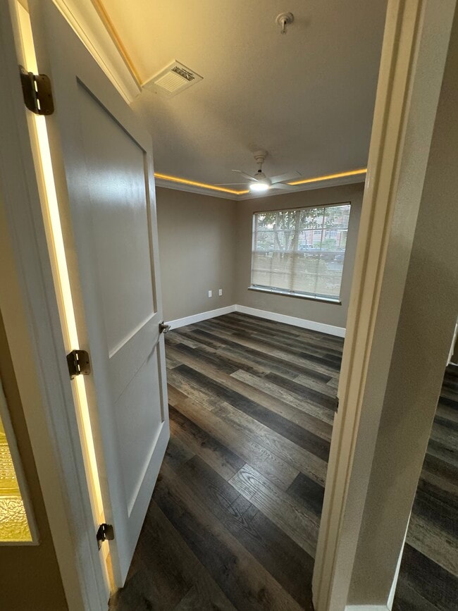 Building Photo - 1919 Summer Club Dr